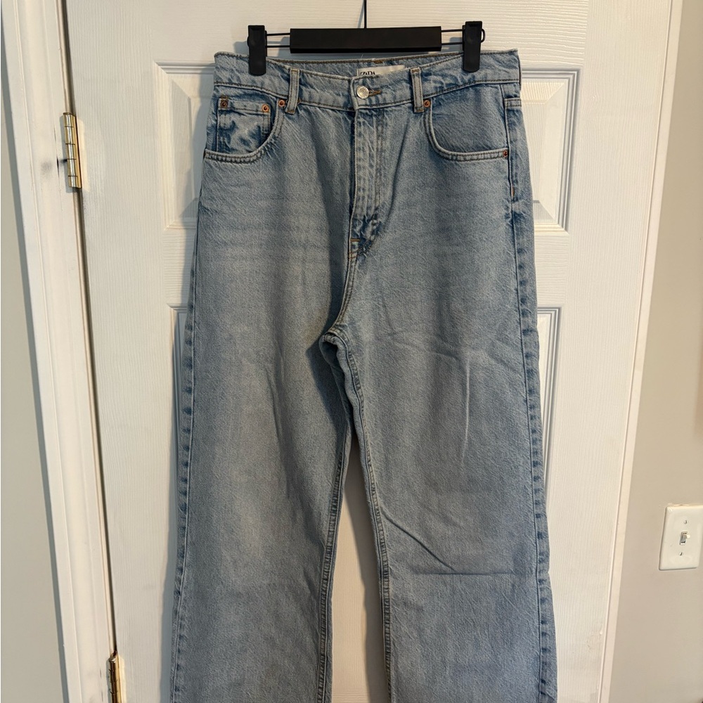 Zara Light Wash Women’s Straight Jeans